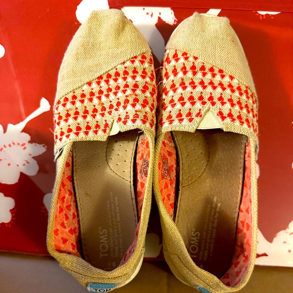 Toms Avalon sneaker size Y6 (Women’s 8)